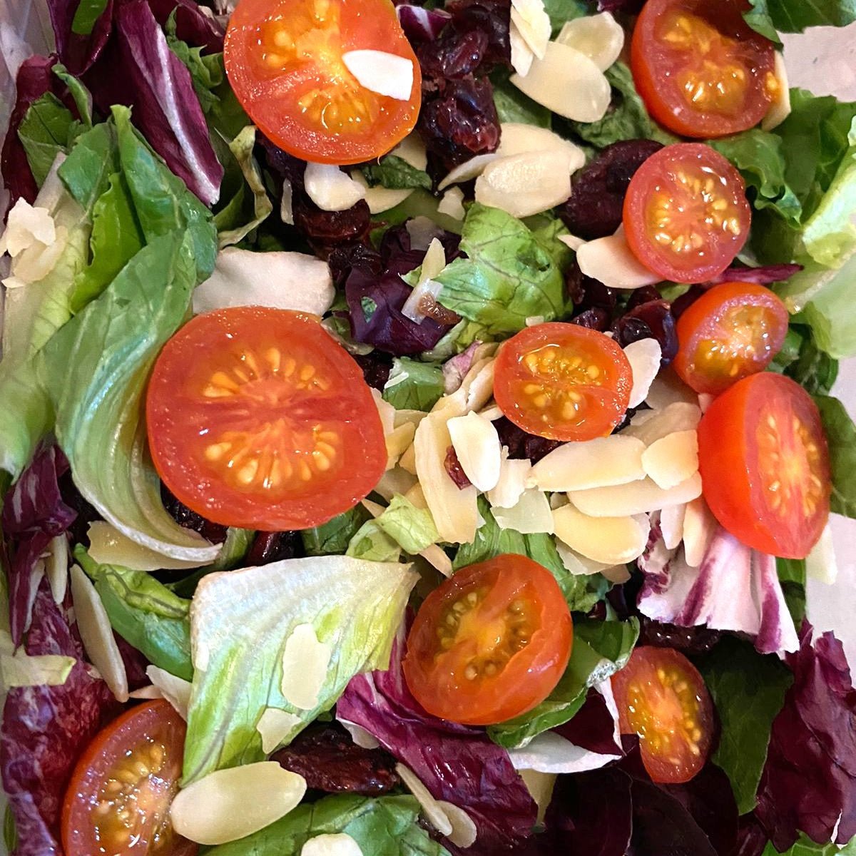 Bandeja caliente 🔥 Lasagna de 6-8 porciones + Ensalada & Pan