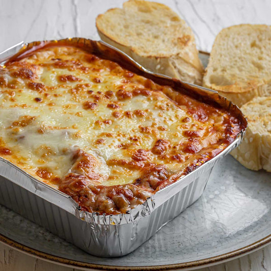 1 Lasagna Bolognesa 500 gramos con bruschettas de pan de ajo