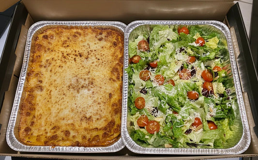 Bandeja caliente 🔥 Lasagna de 6-8 porciones + Ensalada & Pan